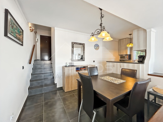 Appartement rénové avec vue mer, parking et débarras