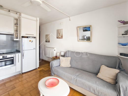 Canal view flat with terrace in Empuriabrava