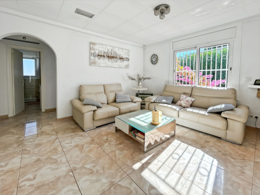 Casa, 4 dormitorios con piscina y garaje