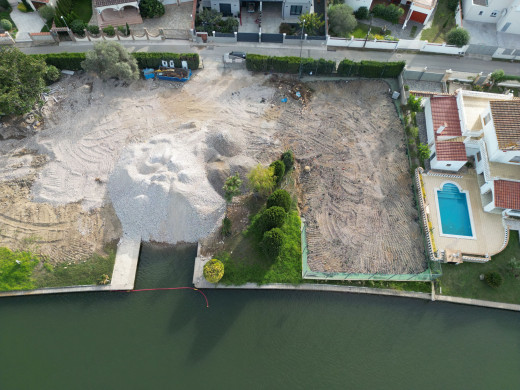 Parcela de 500m2 en el canal de Empuriabrava