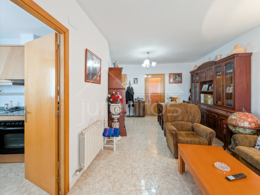 3-bedroom flat with terrace and unobstructed views in Figueres