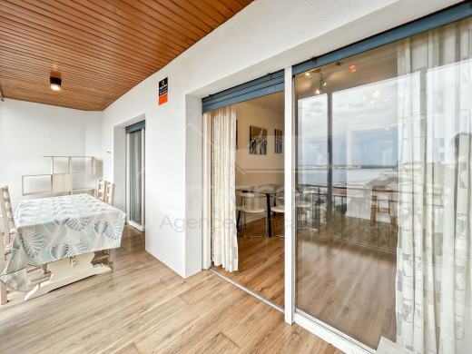 Helle Wohnung mit Meerblick in Roses