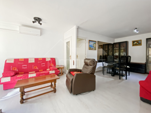 Apartment with a terrace in the centre of Roses, close to the beach