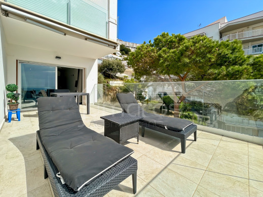 Seafront apartment with a tourist licence in Roses