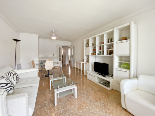 Appartement vue mer à 100m de la plage de Canyelles, parking + cave