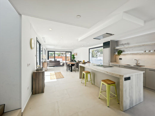 Casa con piscina y garaje en Empuriabrava
