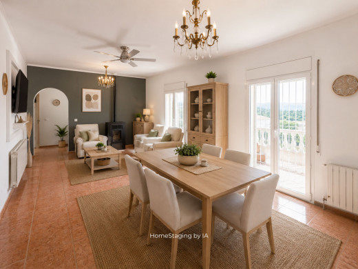 Maison avec 2 garages, grand terrain et sous-sol à La Garriga, Roses