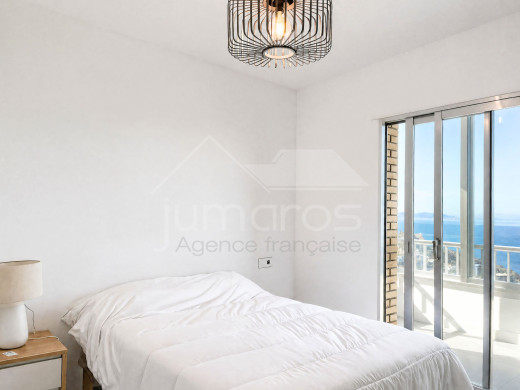 Apartamento reformado, vistas excepcionales a la Bahía de Roses, parking