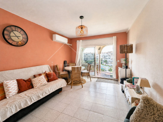 Appartement avec licence touristique, terrasse et piscine à Empuriabrava