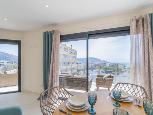 Atico con 2 habitaciones cerca de la playa