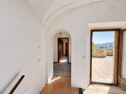 Village house to renovate opposite Bellcaire d’Empordà Castle