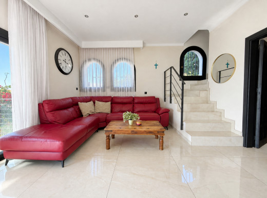 Villa mit privatem Pool und Panoramablick auf die Bucht von Roses.