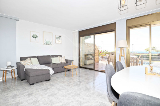 3 habitaciones, primera línea, vista mar, piscina y parking