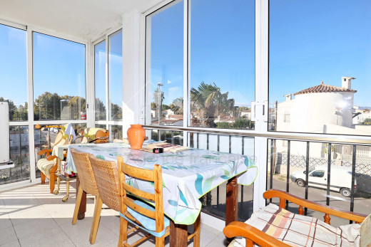 Appartement 2 chambres avec grande terrasse et garage fermé
