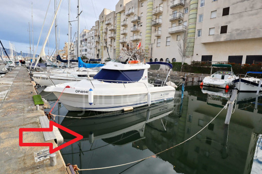 Amarre avant les ponts en pleine propriété  7 x 2,60m