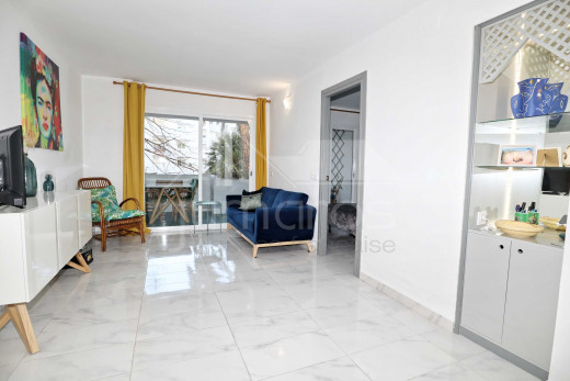 Appartement 2 chambres, terrasse et piscine