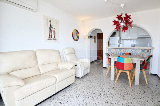 1ère ligne mer avec grande terrasse et 2 chambres