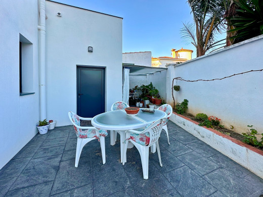 Villa moderne construite en 2020 à Empuriabrava