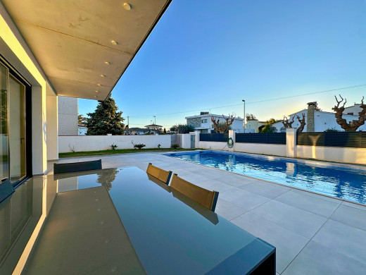 Villa moderne construite en 2020 à Empuriabrava