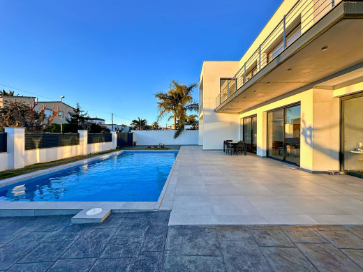 Villa moderne construite en 2020 à Empuriabrava