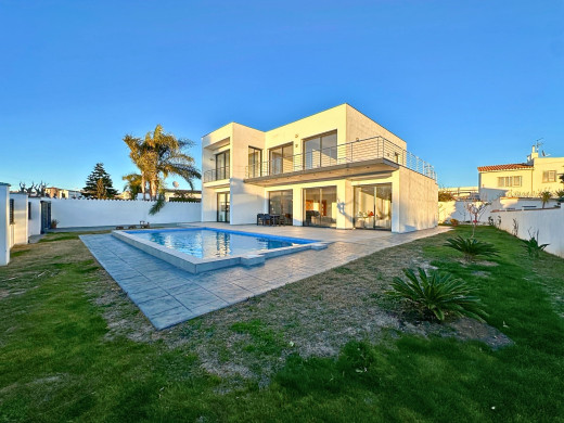 Villa moderne construite en 2020 à Empuriabrava