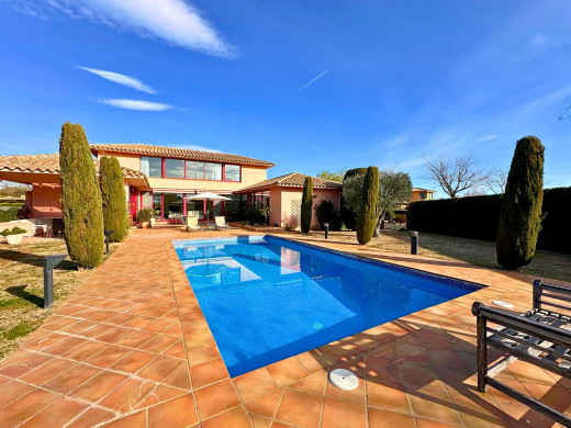 Villa de luxe avec piscine au Golf de Torremirona, Navata