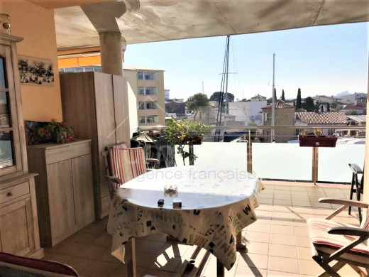 Apartment with canal views, community pool and parking