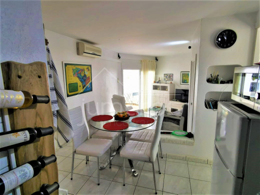 Bel appartement avec amarre privée, débarras et parking