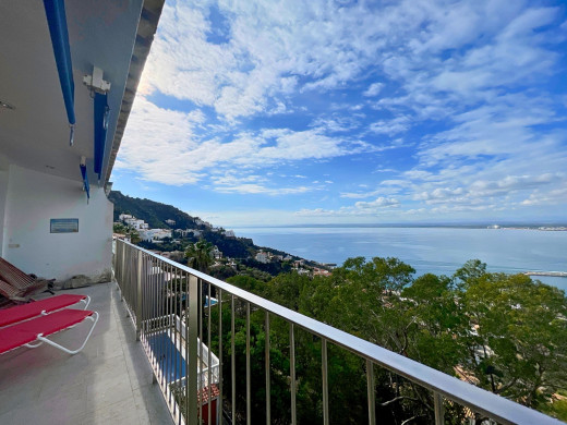 Maison vue mer avec plusieurs terrasses