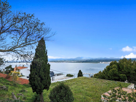 Appartement vue mer avec grande terrasse et garage à Rosas