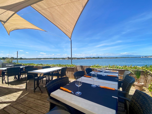 Restaurante en venta con amarre para embarcaciones en Roses