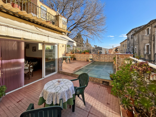 Gran casa de pueblo en Borrassà con mucho potencial