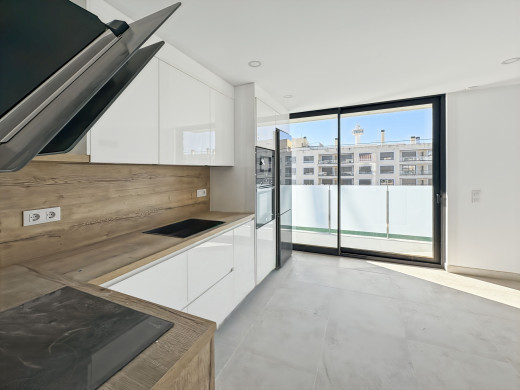 Casa con amarre privado, obra nueva, en Empuriabrava