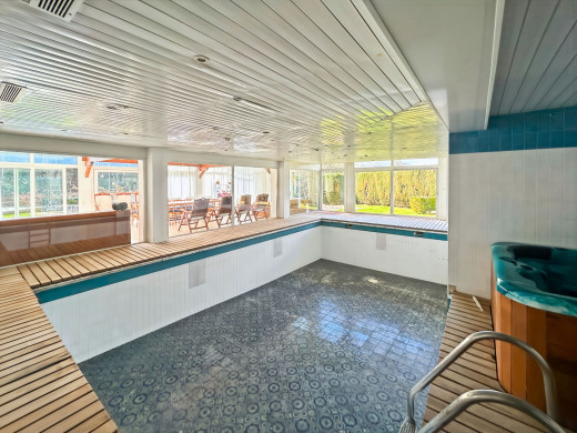 Ensemble immobilier à Roses, proche plage, avec licence touristique