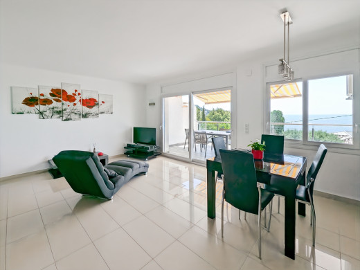 Wohnung, 250 m vom Strand von Canyelles entfernt, mit Privatparkplatz