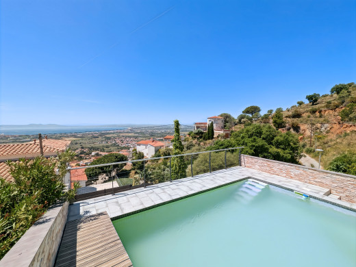 Spectacular views, pool, 5 bedrooms, 3 garages