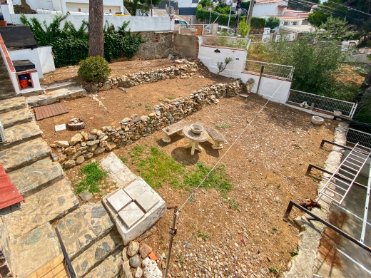 House in Canyelles, 50 metres from the beach and 5 private parking spaces