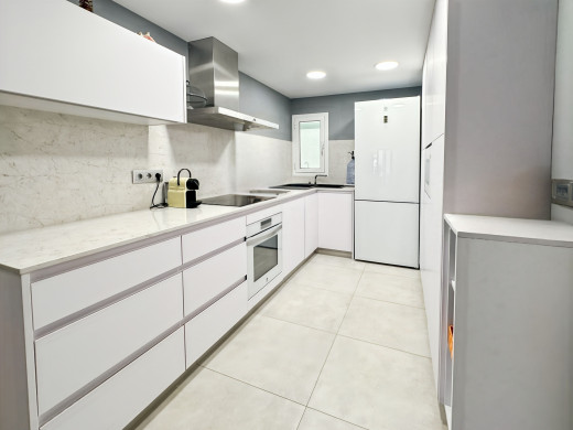 Renovated top floor flat in L'Escala, private garage