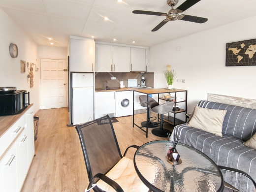 Renovated studio with canal views in Empuriabrava
