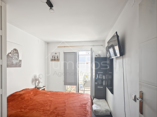 Piso + aparcamiento + trastero, a 50 m de la playa y con licencia turística