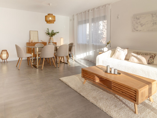 Refurbished ground floor flat with swimming pool and parking in Empuriabrava