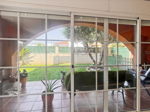 Haus mit Pool und Garage in der Nähe von Figueres, in Llers