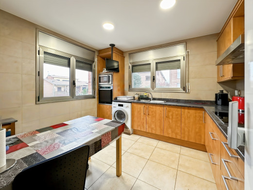 Haus mit 4 Schlafzimmern und Garage in Vic zu verkaufen