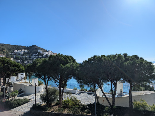 Apartment with sea views, large terrace, parking, and storage room – Canyelles Beach