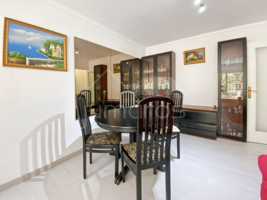 Apartment with a terrace in the centre of Roses, close to the beach