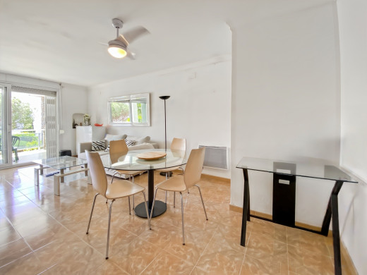 Appartement vue mer à 100m de la plage de Canyelles, parking + cave