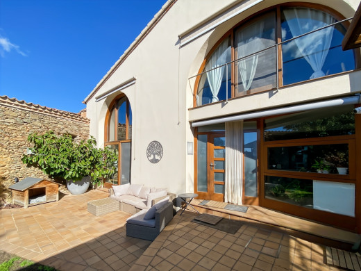 Maison avec grand jardin et loft indépendant au coeur du village