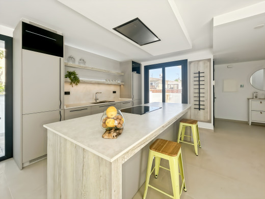 Casa con piscina y garaje en Empuriabrava