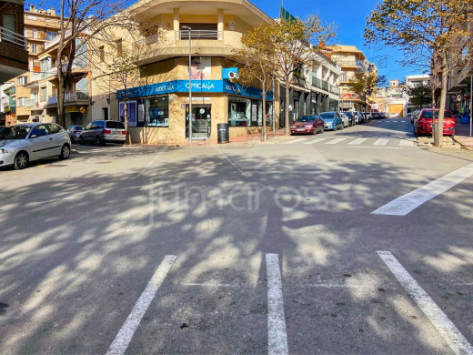 Parkplatz im Zentrum von Roses