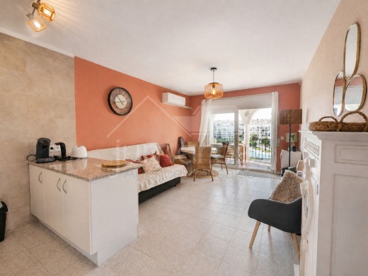 Appartement avec licence touristique, terrasse et piscine à Empuriabrava